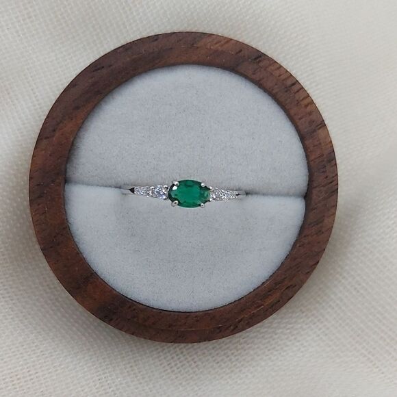 925 Sterling Silver Green Oval CZ ring - Picture 9 of 10